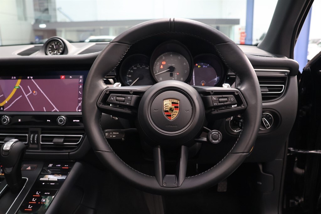 Used Porsche Macan 2021 for sale - 76438233: Photo 10