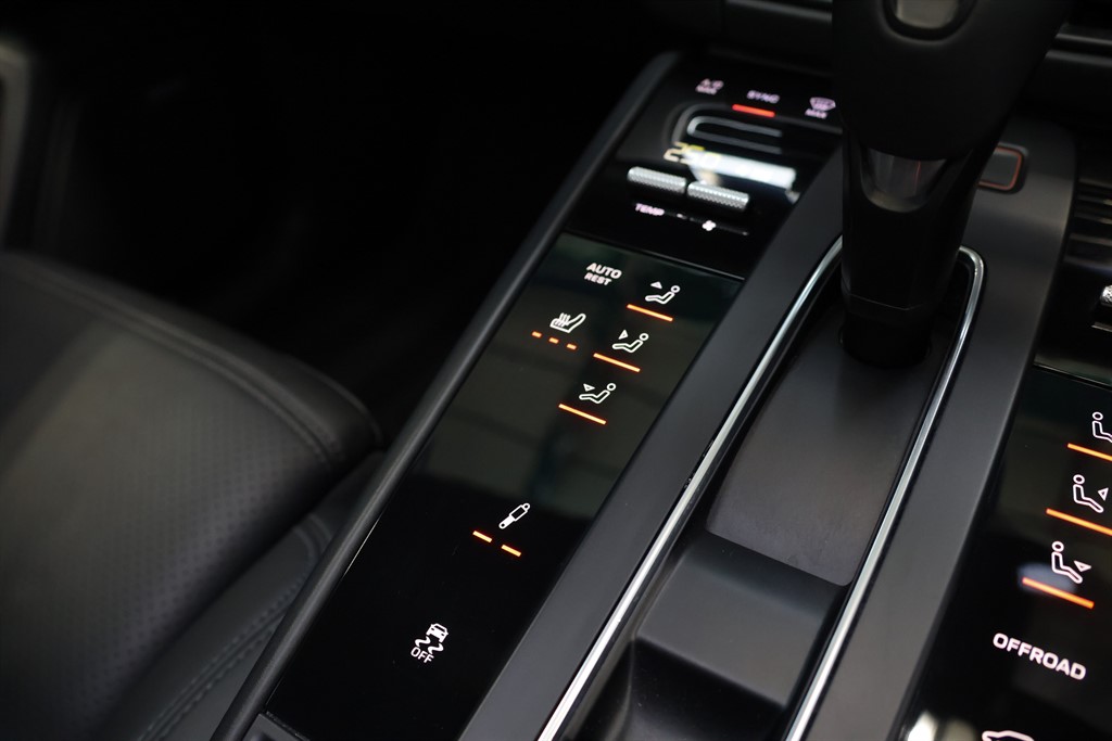 Used Porsche Macan 2021 for sale - 76438233: Photo 21