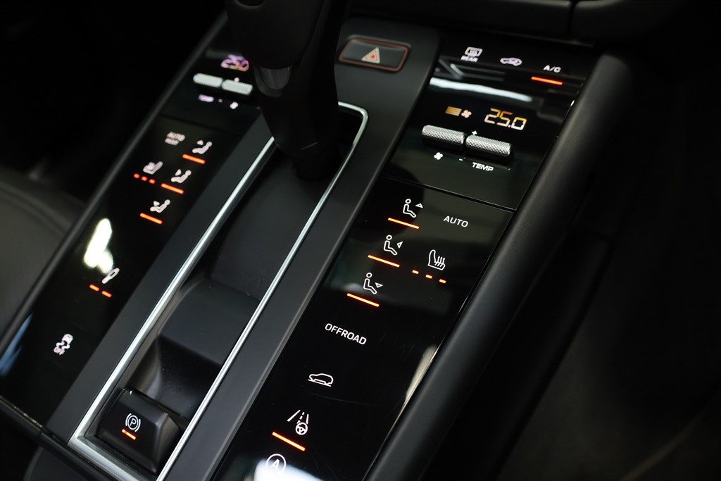 Used Porsche Macan 2021 for sale - 76438233: Photo 22