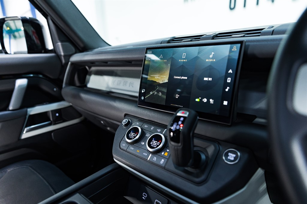 Used Land Rover Defender 2024 for sale - 76532380: Photo 18