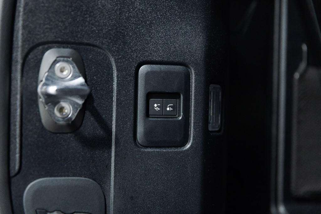 Used Land Rover Defender 2024 for sale - 76532380: Photo 60