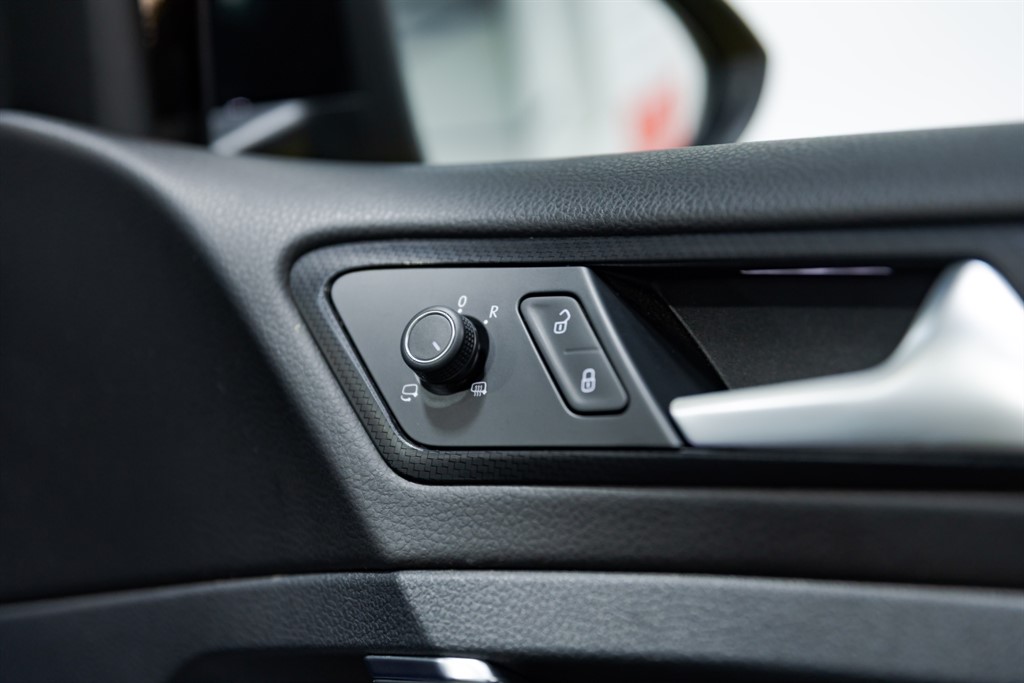 Used Volkswagen Golf 2017 for sale - 77293705: Photo 38