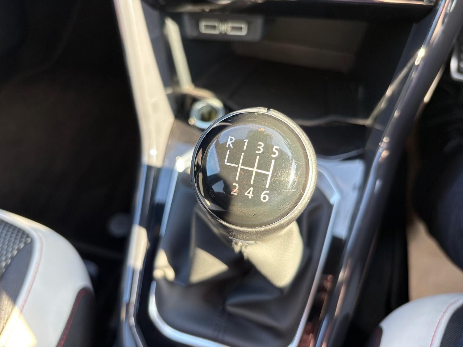 Used Volkswagen T-Roc 2018 for sale - 77783372: Photo 8