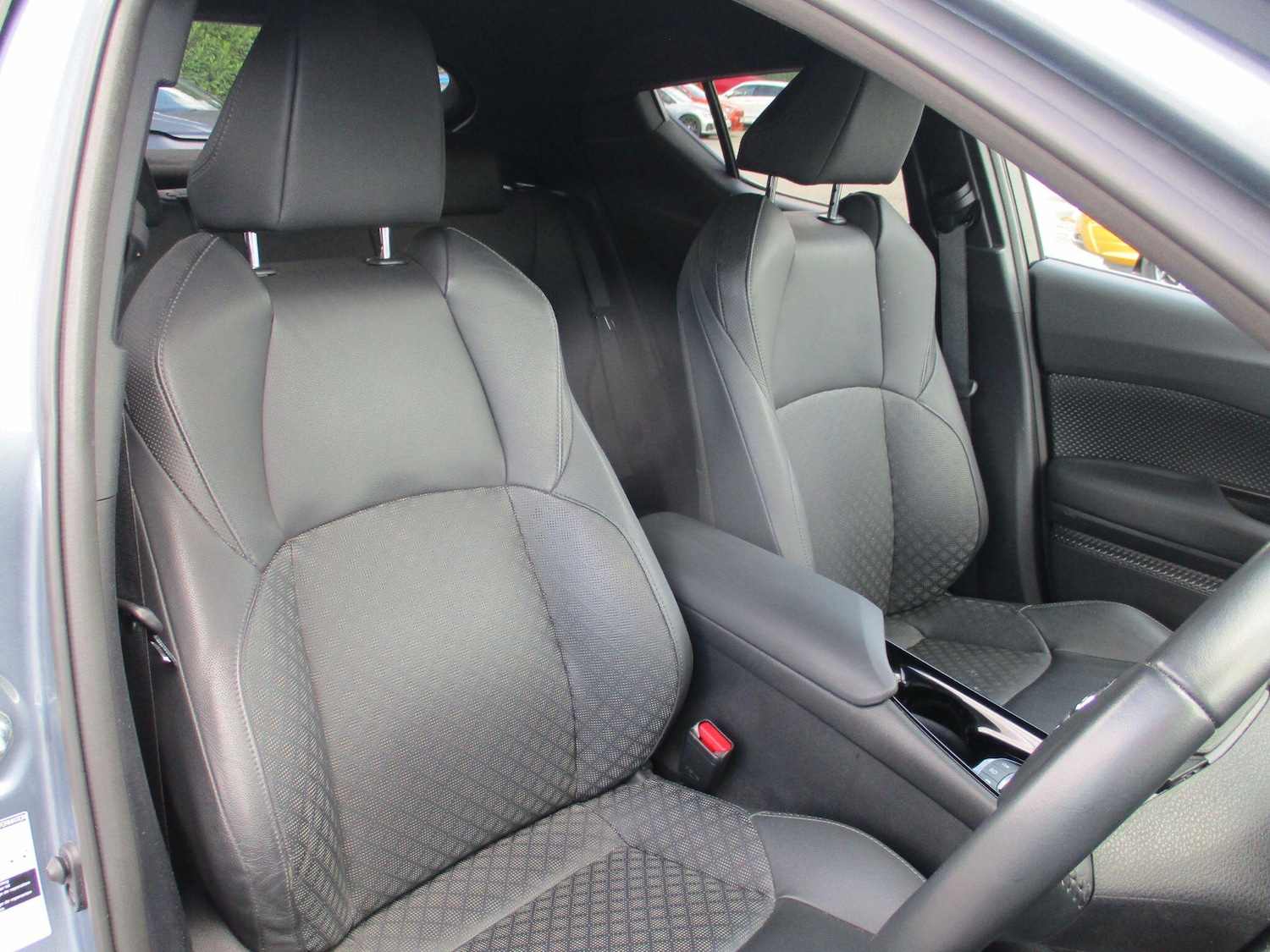 Used Toyota C-HR 2022 for sale - 76987740: Photo 11