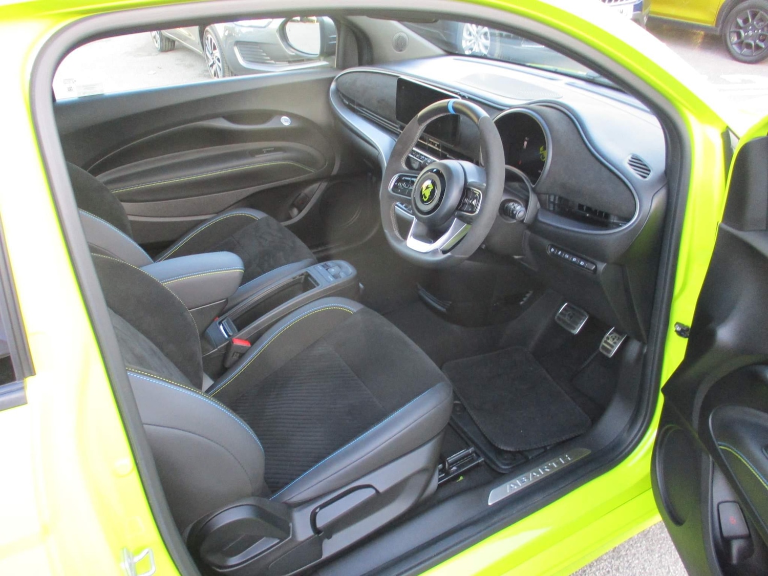 Used Abarth 500 2024 for sale - 76936341: Photo 9