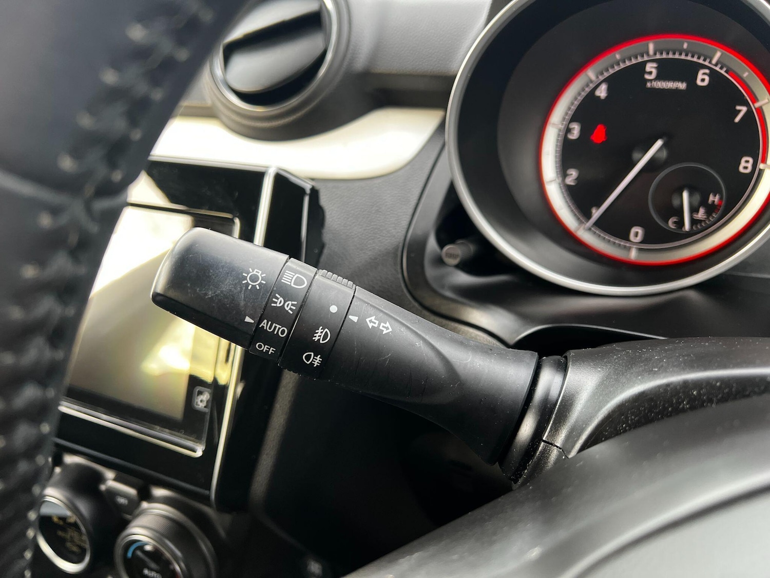 Used Suzuki Swift 2018 for sale - 76715244: Photo 14