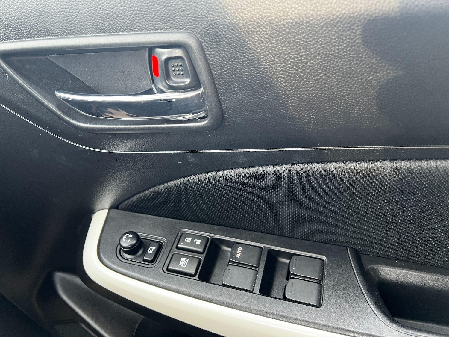 Used Suzuki Swift 2018 for sale - 76715244: Photo 18