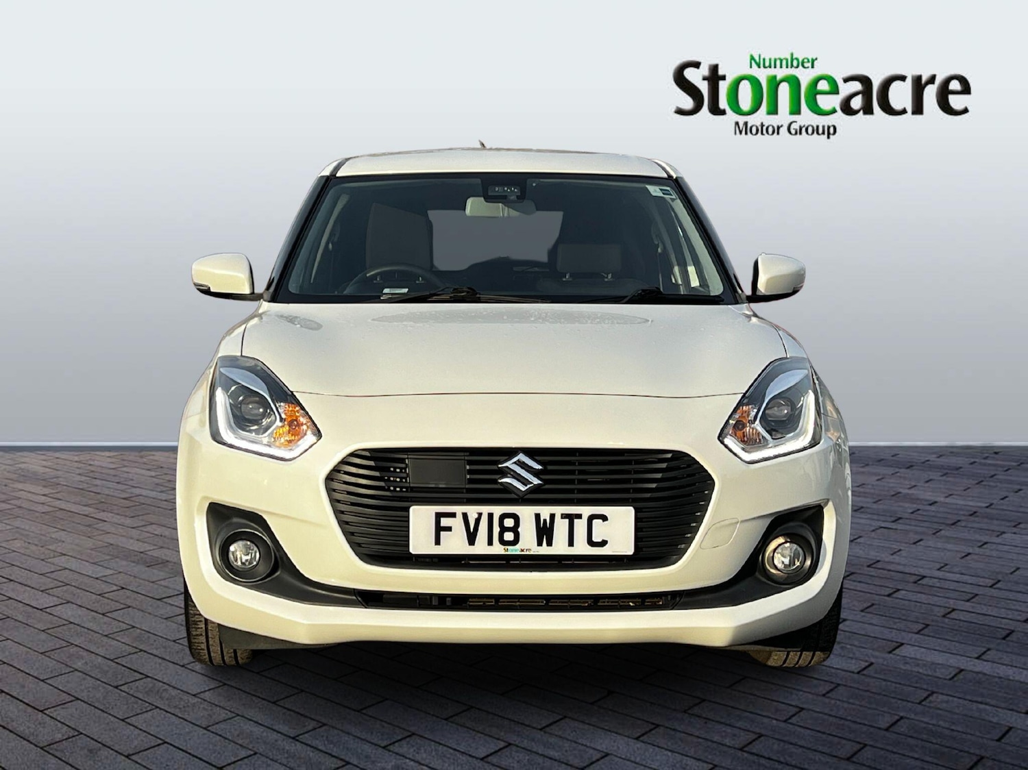 Used Suzuki Swift 2018 for sale - 76715244: Photo 2