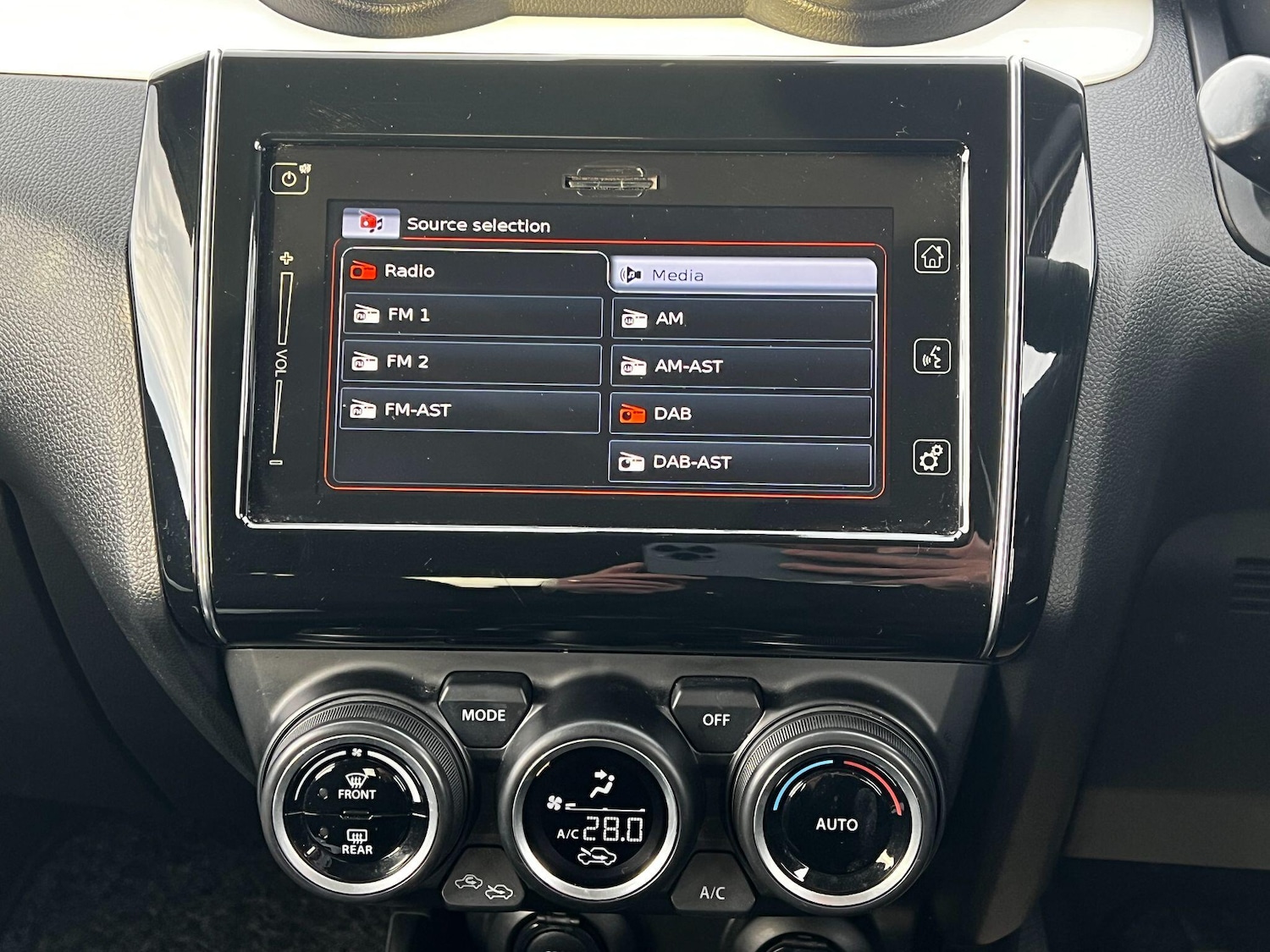 Used Suzuki Swift 2018 for sale - 76715244: Photo 25