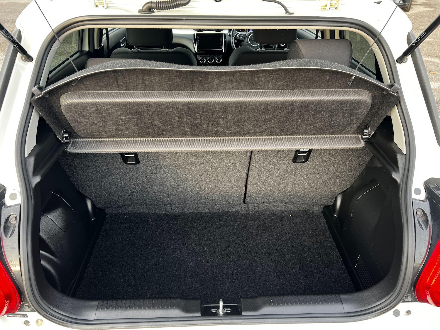 Used Suzuki Swift 2018 for sale - 76715244: Photo 35