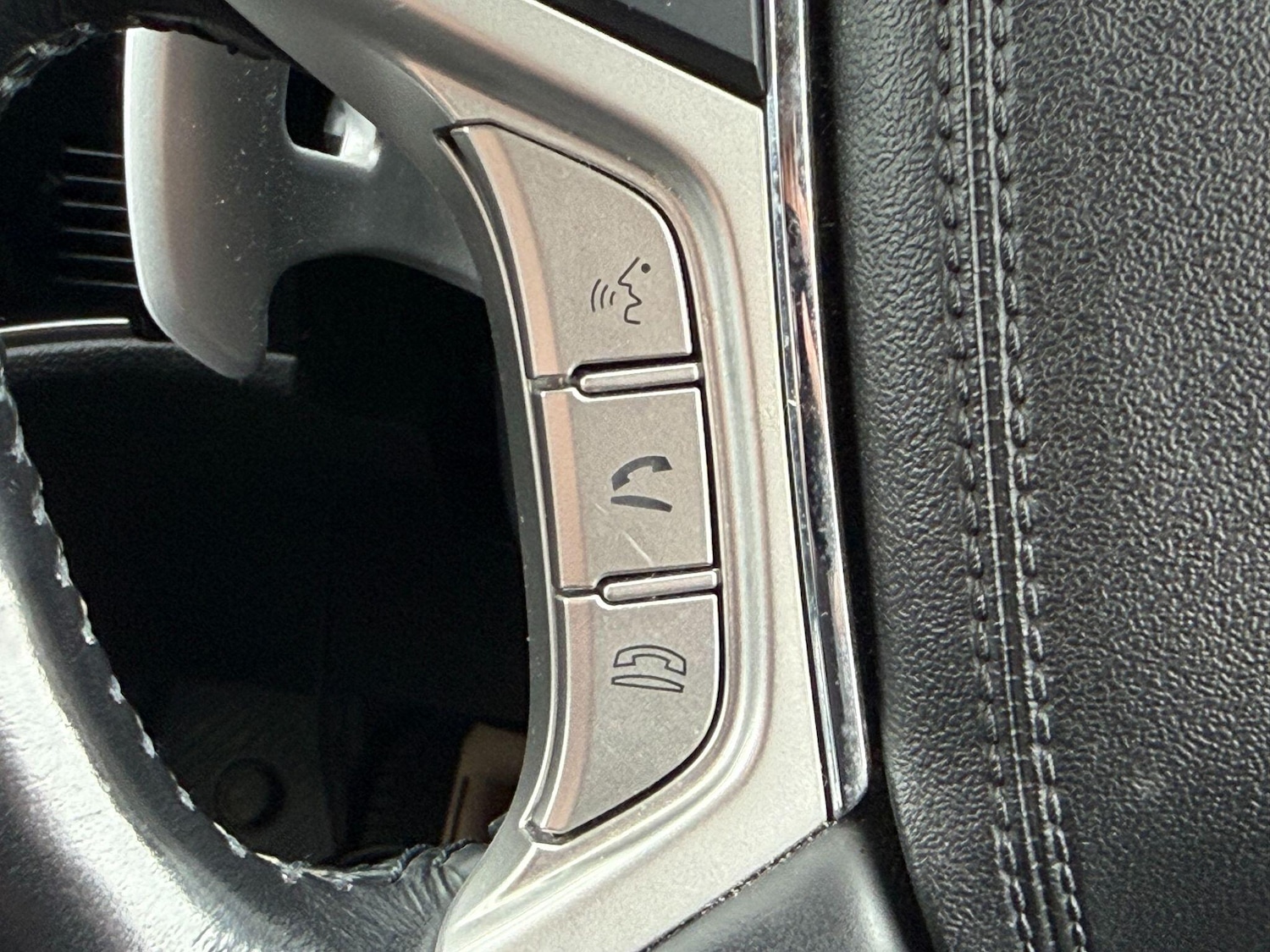 Used Mitsubishi Outlander 2016 for sale - 77958332: Photo 38