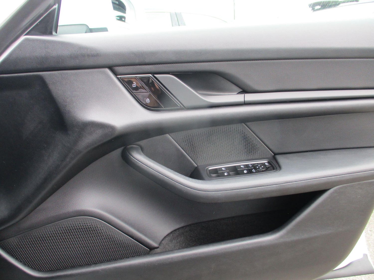 Used Porsche Taycan for sale - 76728945: Photo 23