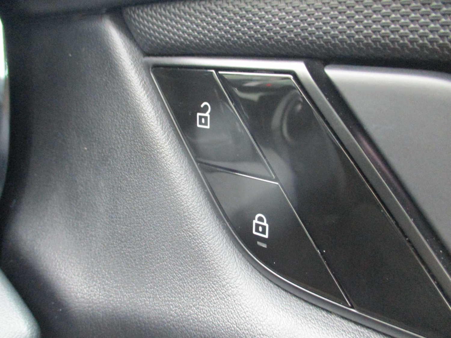 Used Porsche Taycan for sale - 76728945: Photo 24