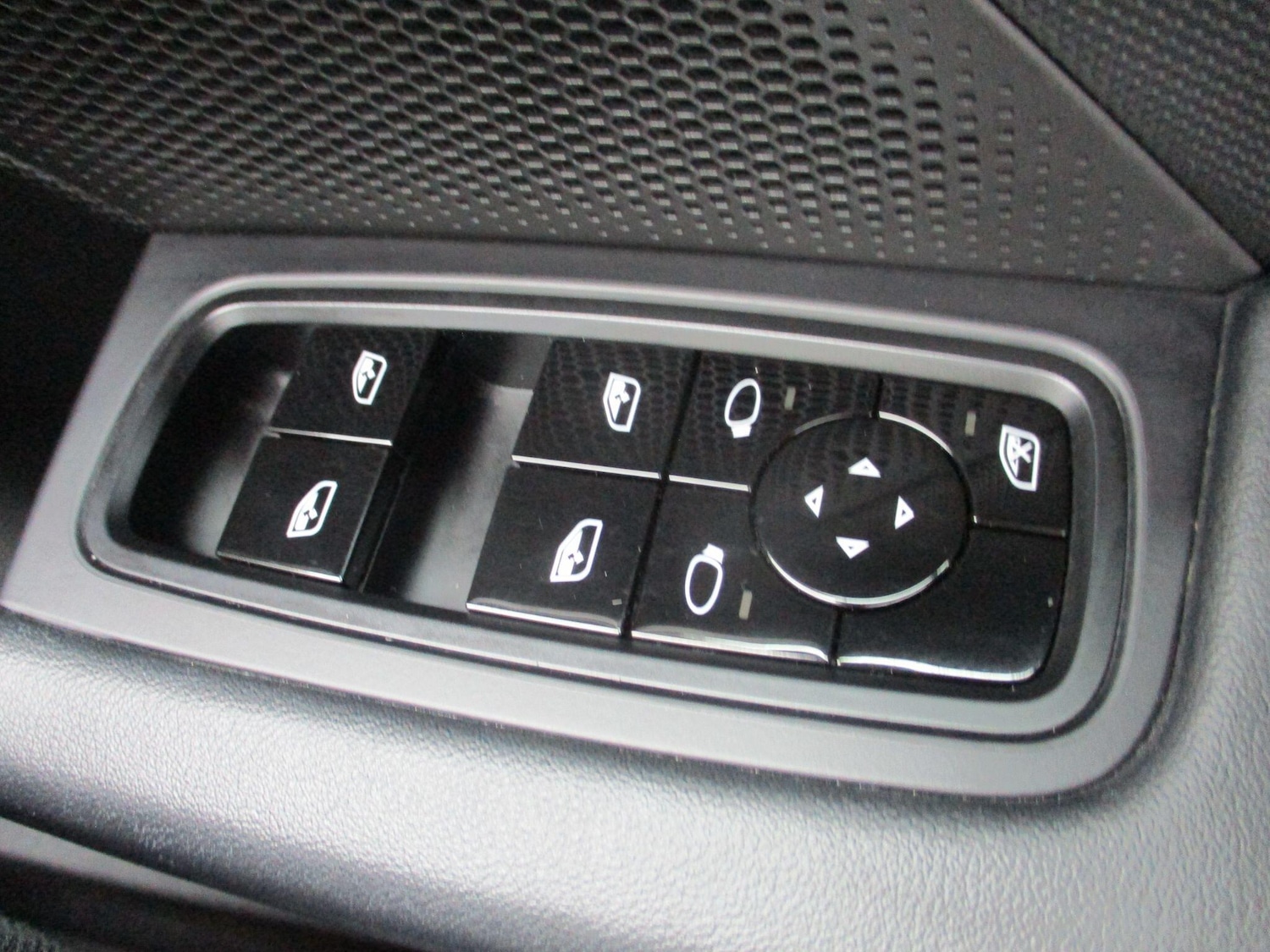 Used Porsche Taycan for sale - 76728945: Photo 25