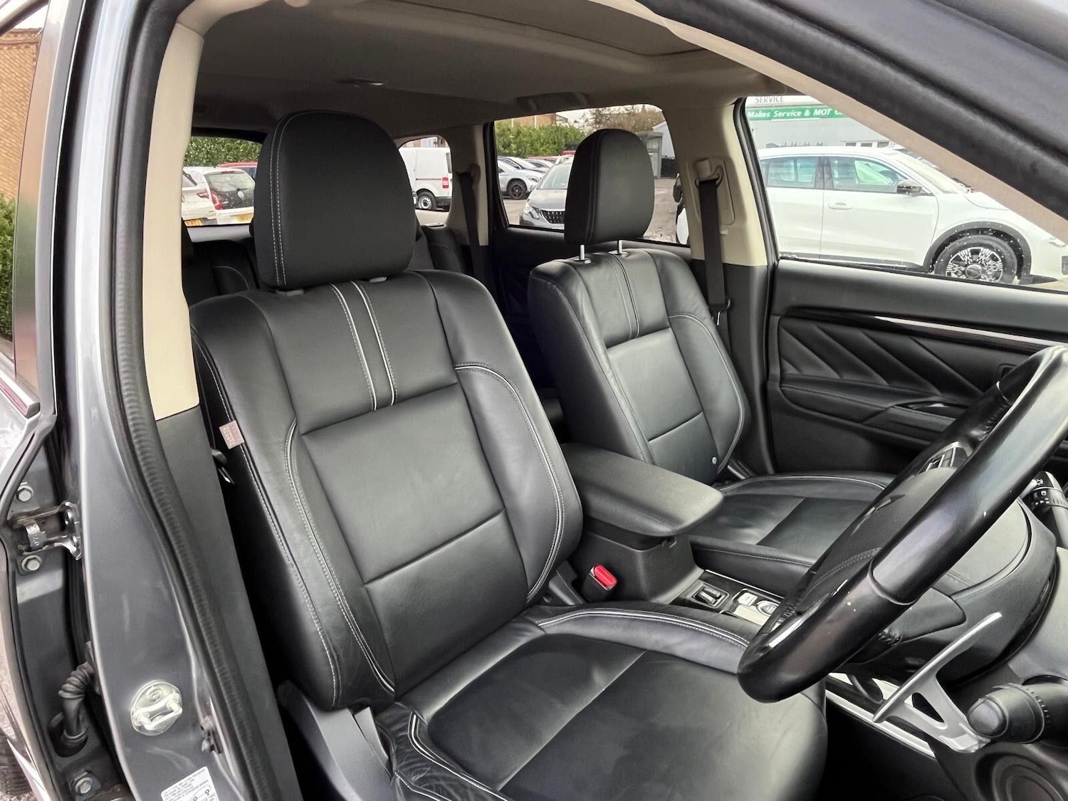 Used Mitsubishi Outlander 2017 for sale - 76512054: Photo 12