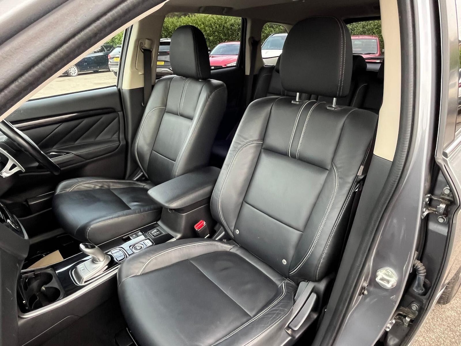 Used Mitsubishi Outlander 2017 for sale - 76512054: Photo 43