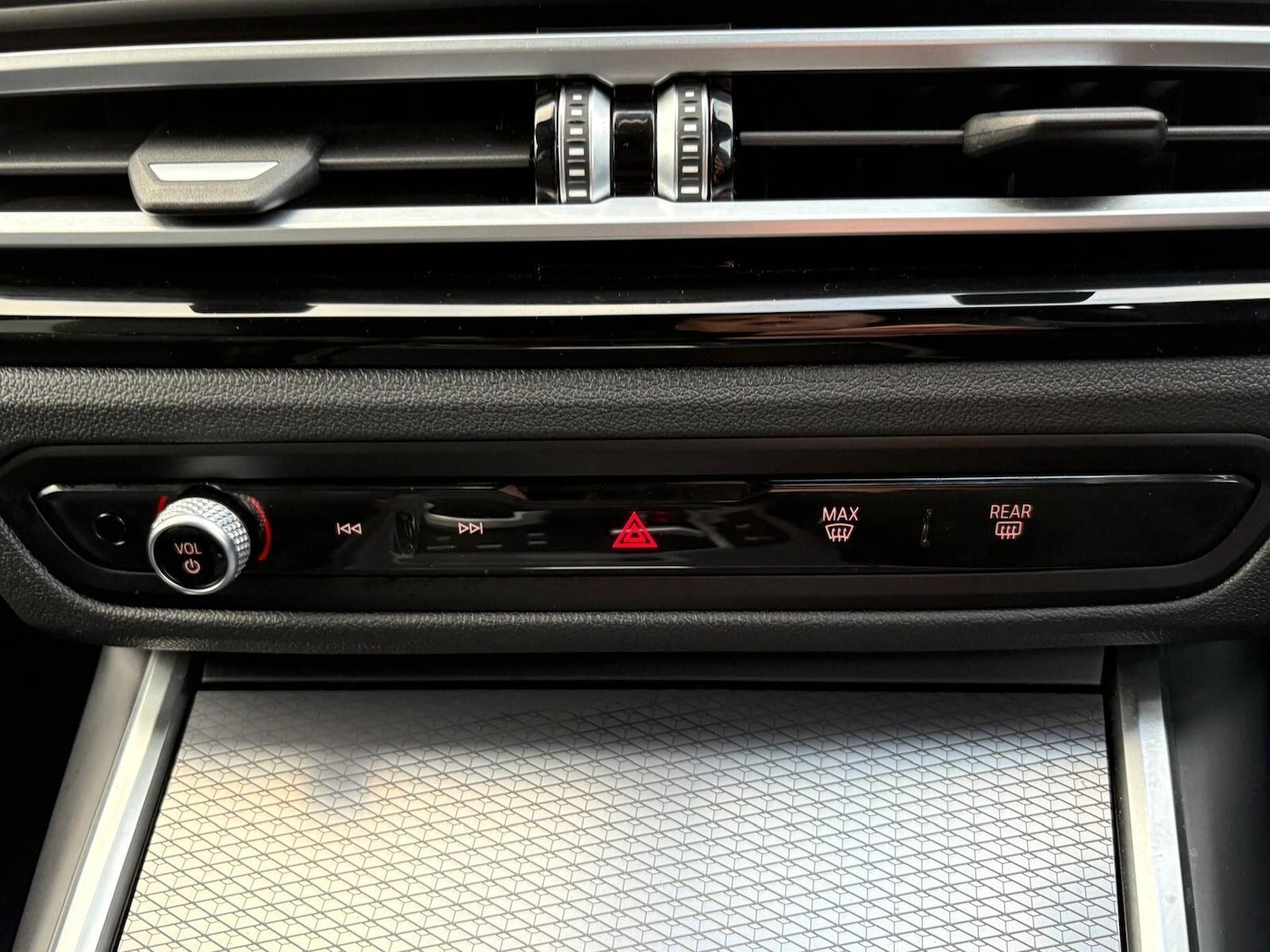 Used BMW 3 Series 2024 for sale - 77305202: Photo 43