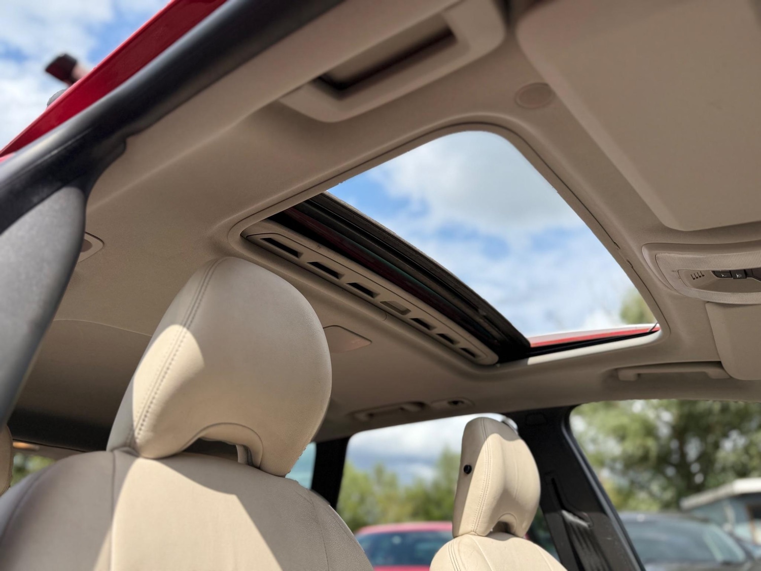 Used Volvo V50 2011 for sale - 77470480: Photo 2