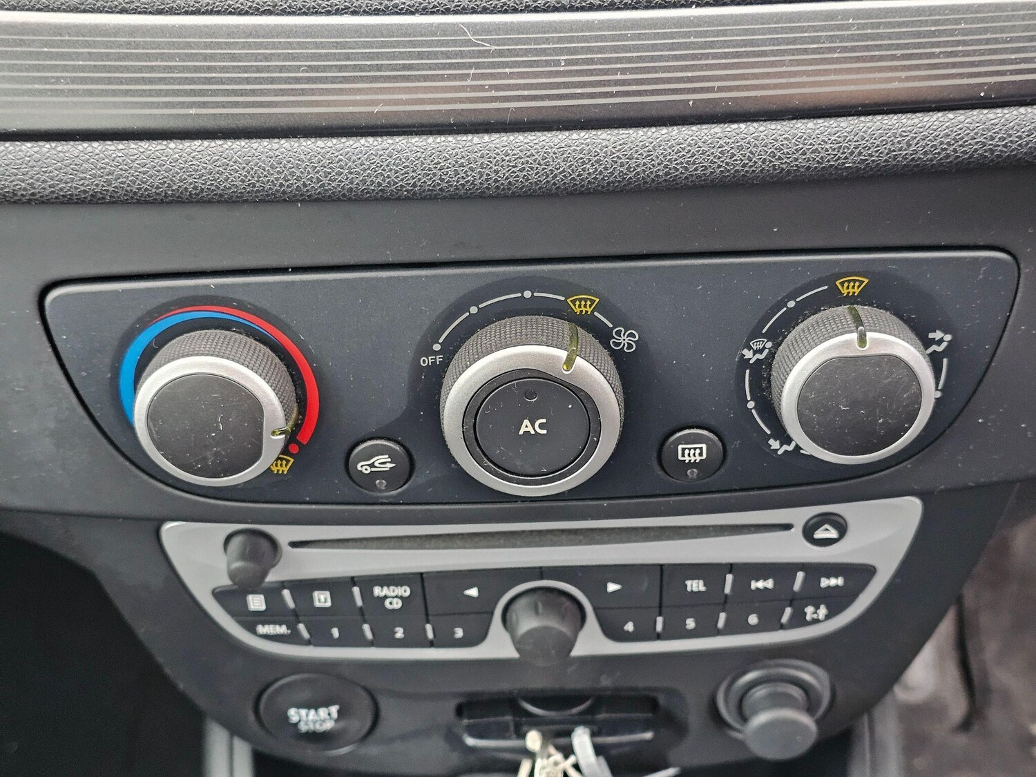 Used Renault Megane 2010 for sale - 77470436: Photo 22