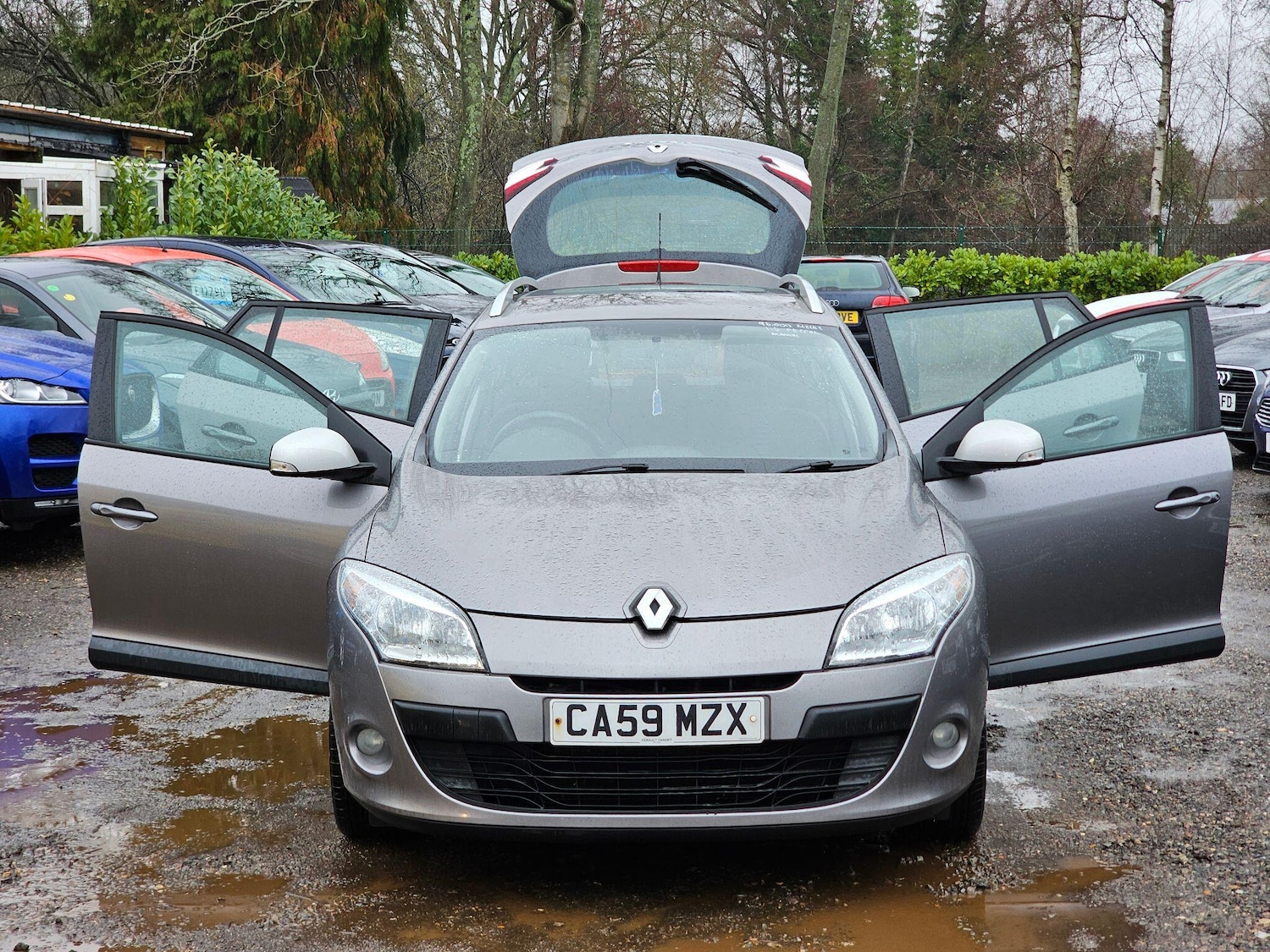 Used Renault Megane 2010 for sale - 77470436: Photo 3