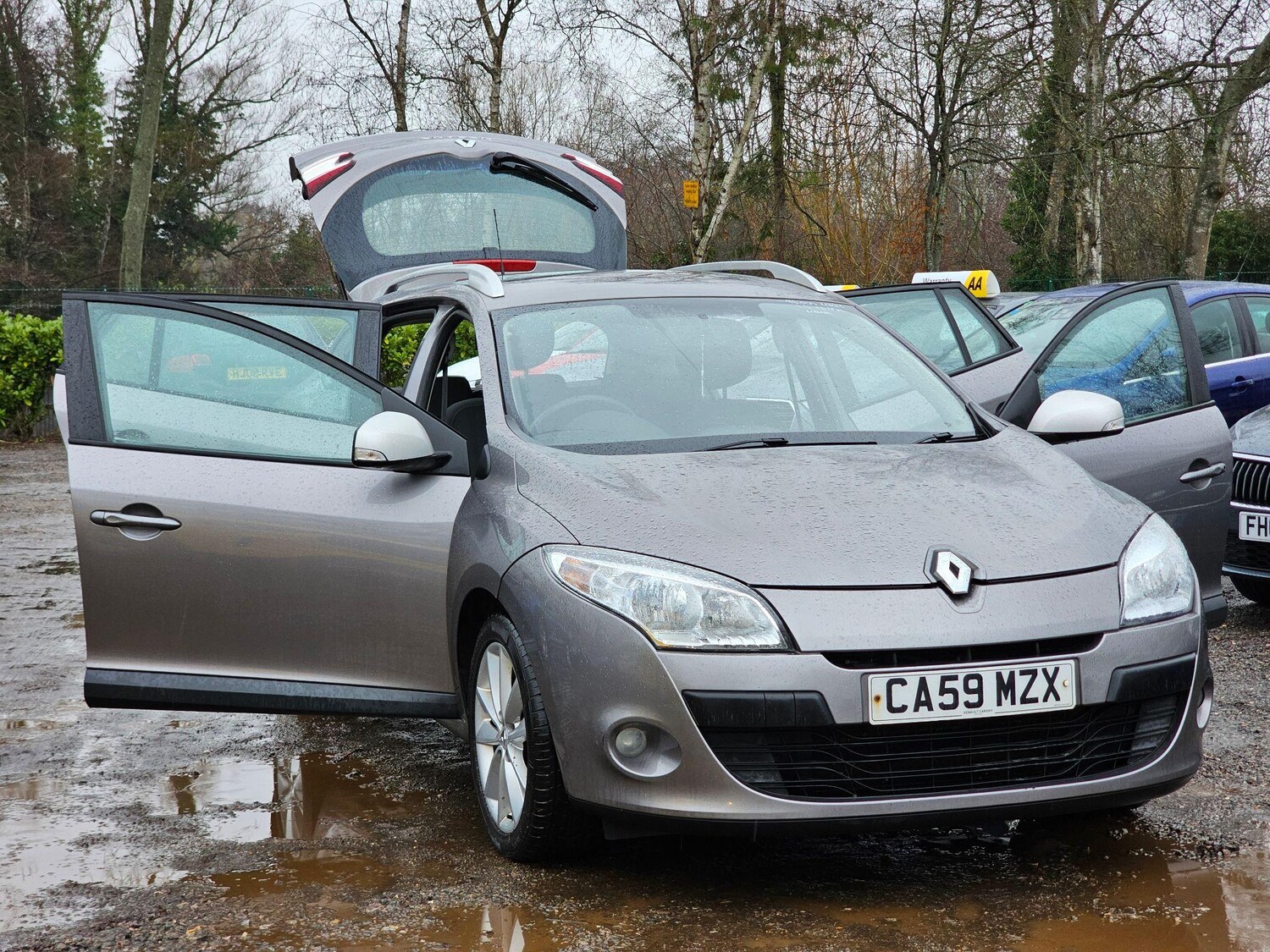 Used Renault Megane 2010 for sale - 77470436: Photo 32