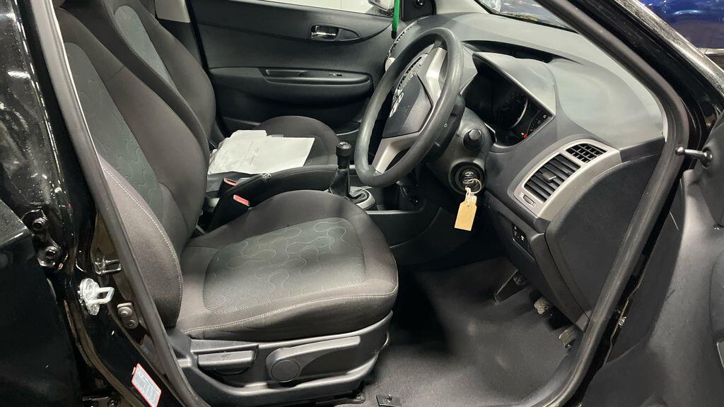 Used Hyundai i20 2010 for sale - 77794412: Photo 14