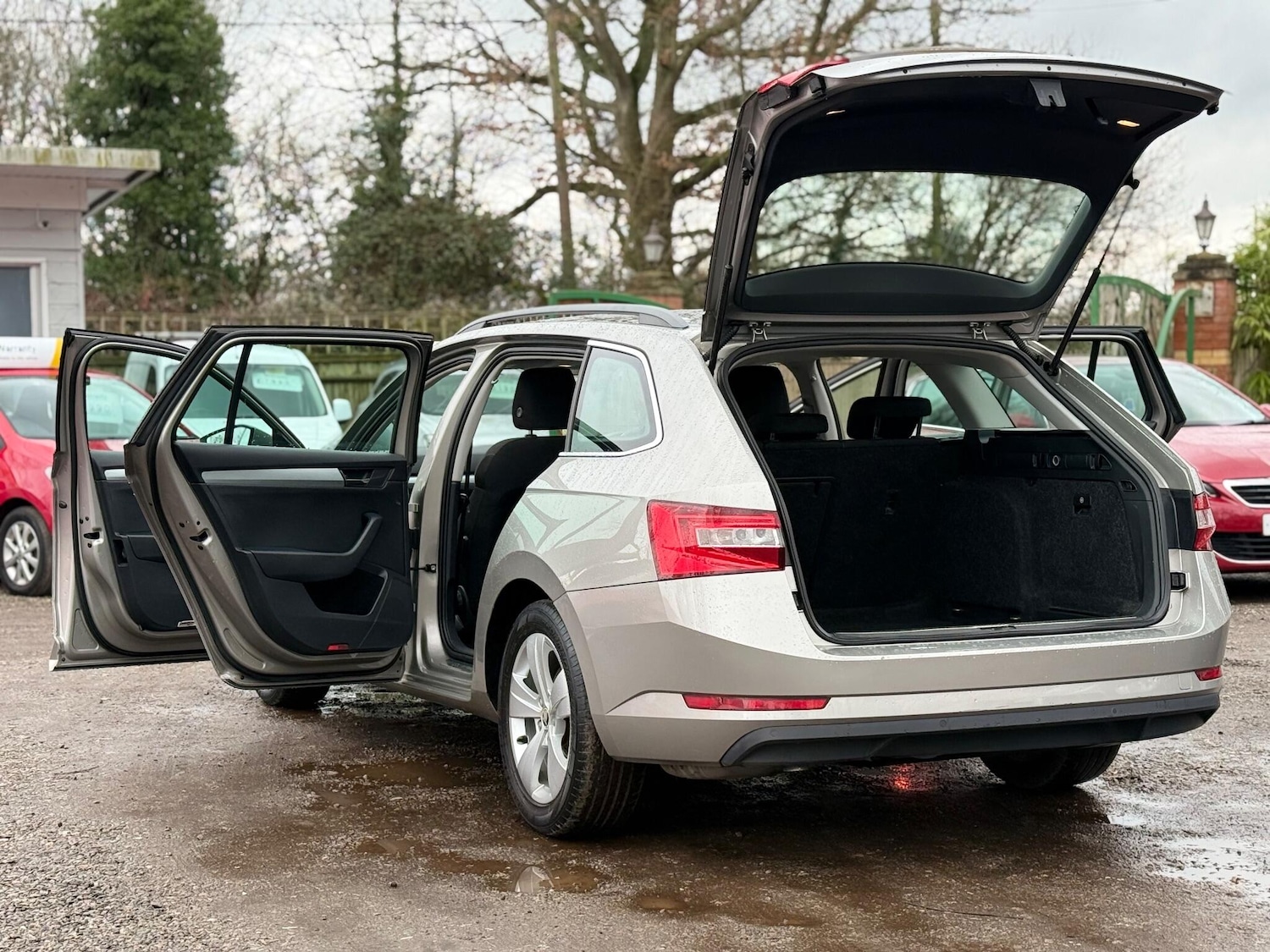 Used Skoda Superb 2016 for sale - 77470465: Photo 28