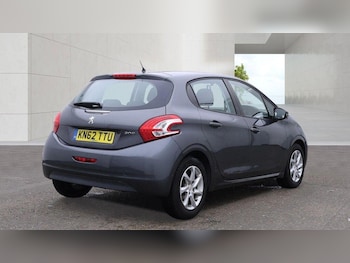 Used Peugeot 208 2012 for sale - 79533107: Photo
