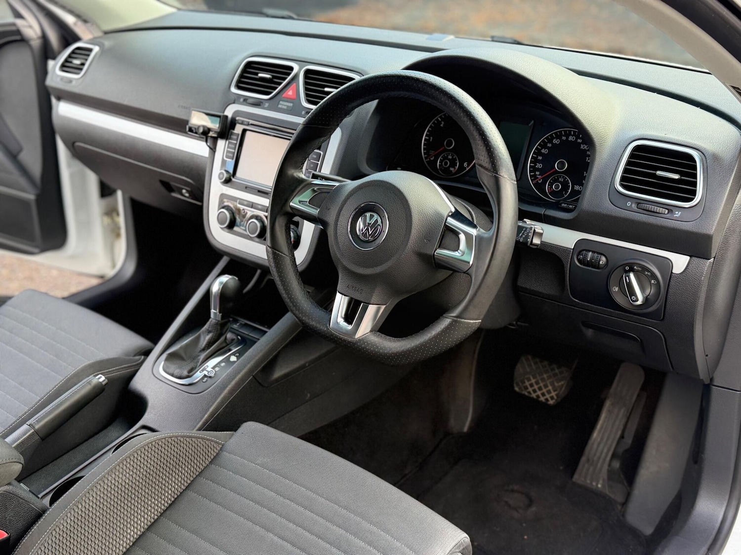 Used Volkswagen Scirocco 2010 for sale - 77470445: Photo 27