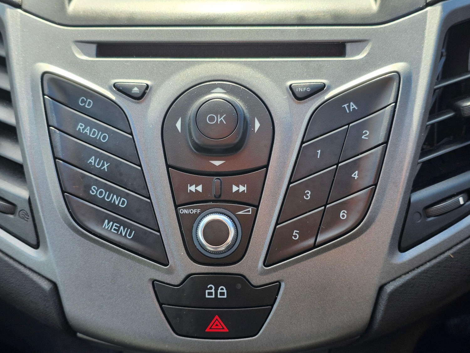 Used Ford Fiesta 2014 for sale - 78019896: Photo 4