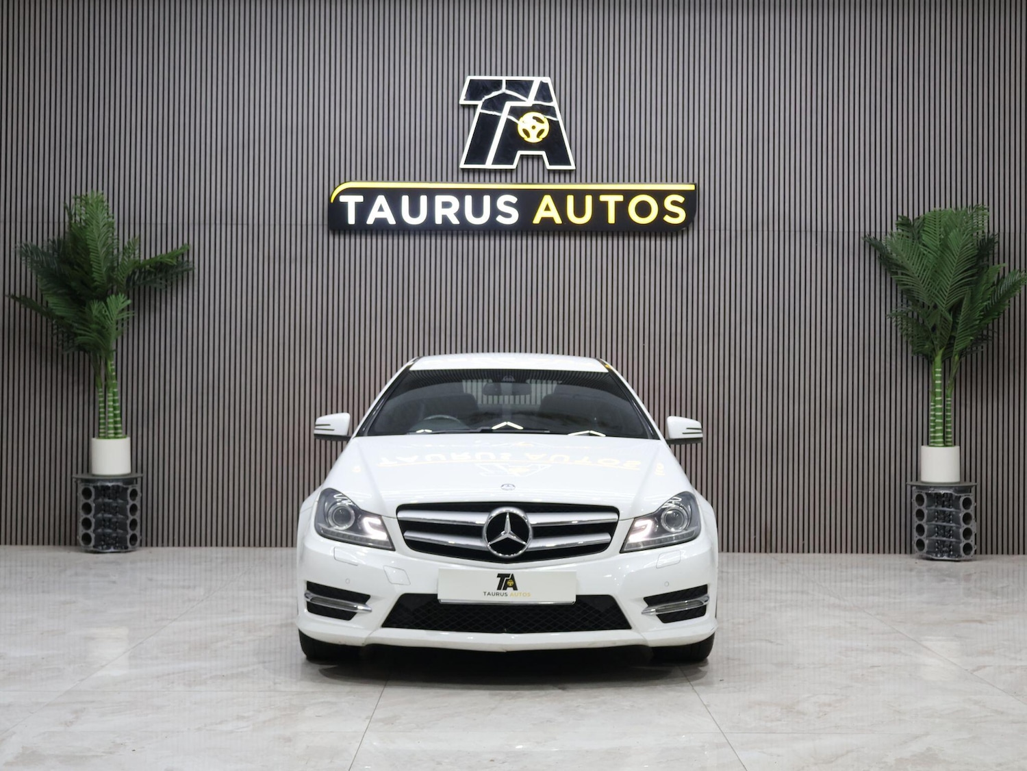 Used Mercedes-Benz C-Class 2015 for sale - 76083648: Photo 1