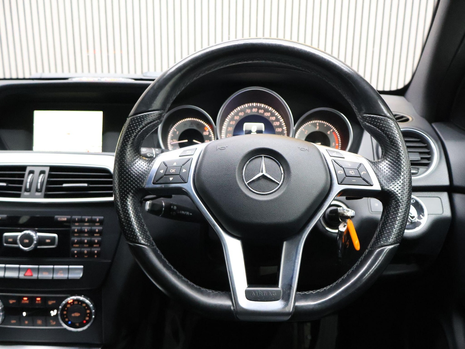 Used Mercedes-Benz C-Class 2015 for sale - 76083648: Photo 37
