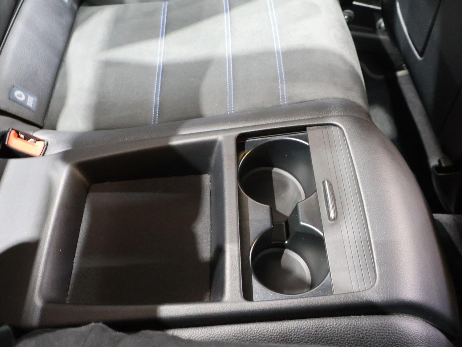 Used Mercedes-Benz C-Class 2015 for sale - 76083648: Photo 41