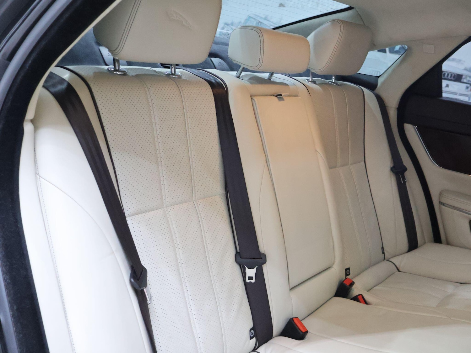 Used Jaguar XJ 2010 for sale - 76174888: Photo 10