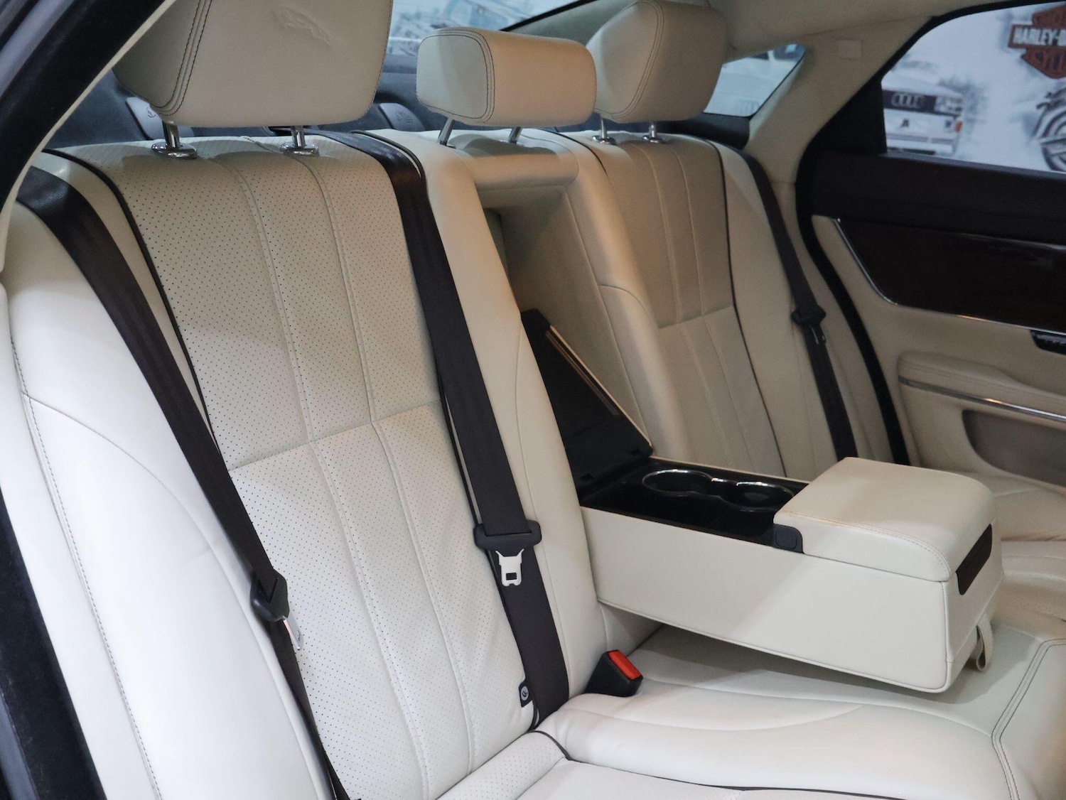 Used Jaguar XJ 2010 for sale - 76174888: Photo 12