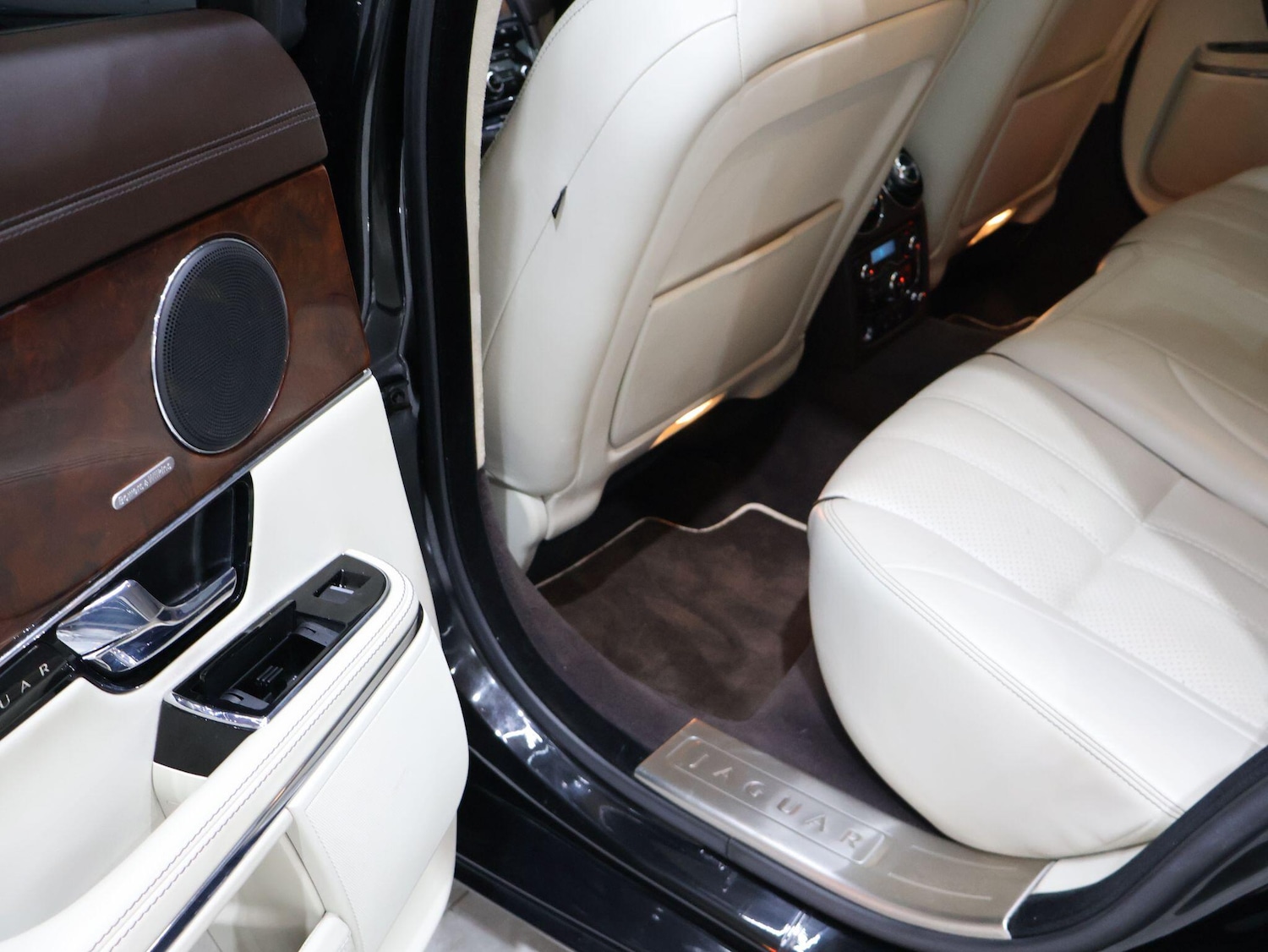 Used Jaguar XJ 2010 for sale - 76174888: Photo 17