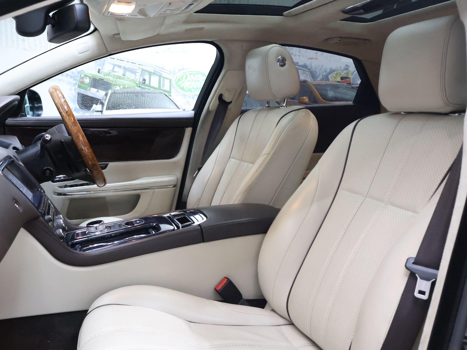 Used Jaguar XJ 2010 for sale - 76174888: Photo 18
