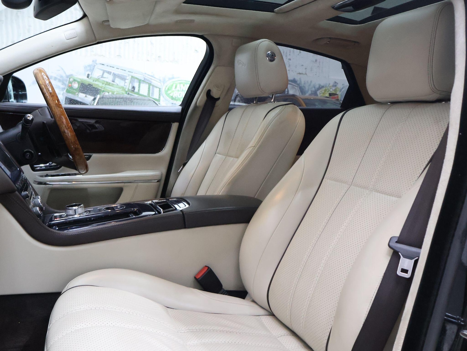 Used Jaguar XJ 2010 for sale - 76174888: Photo 19