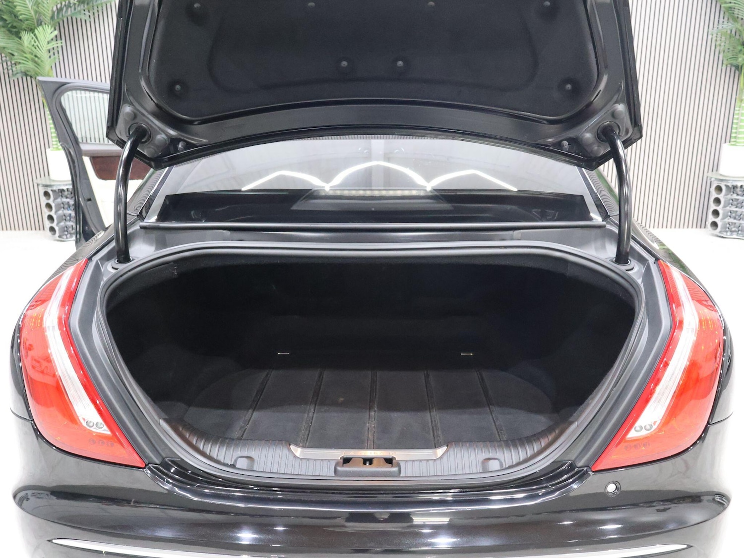 Used Jaguar XJ 2010 for sale - 76174888: Photo 22