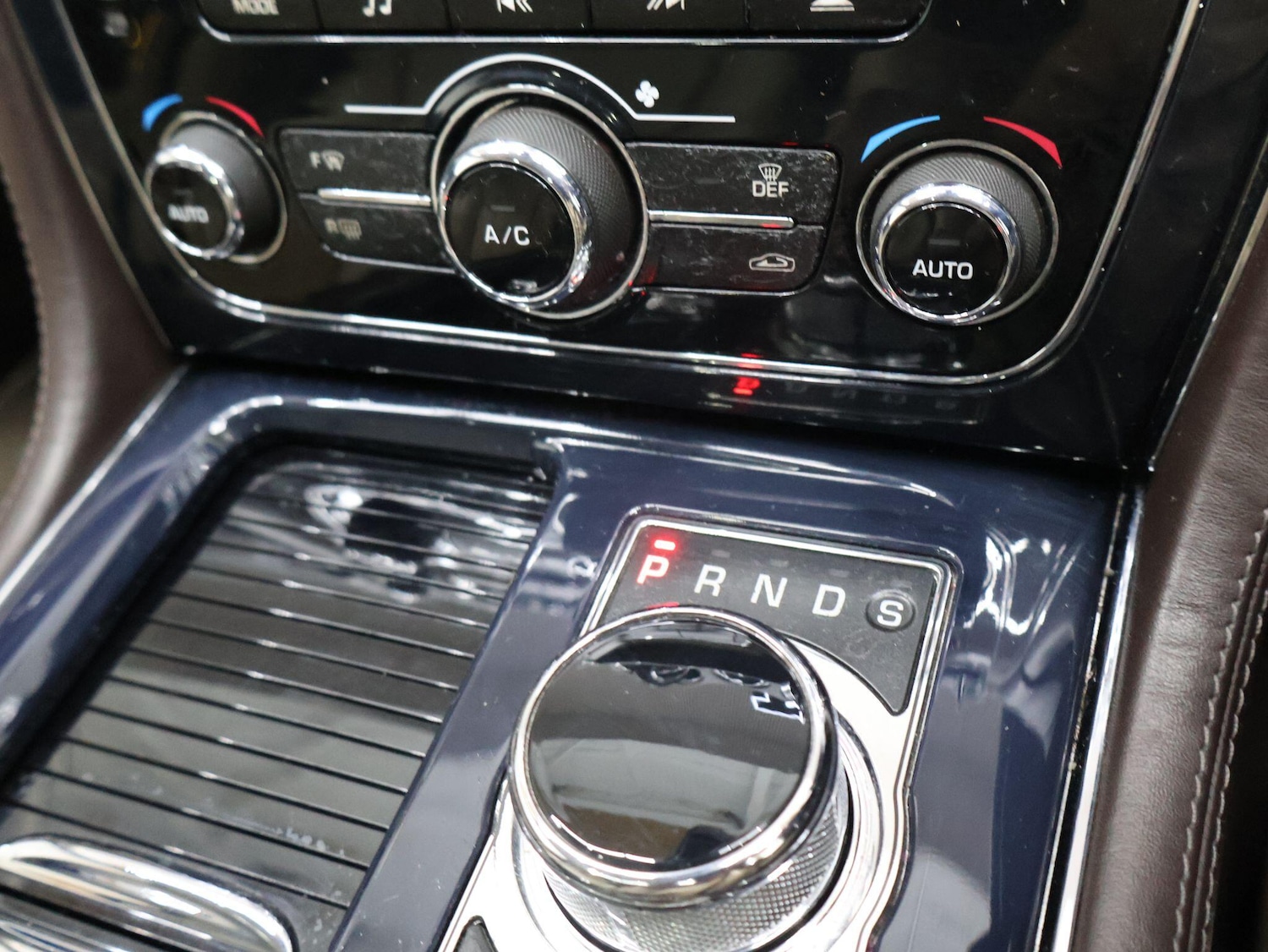 Used Jaguar XJ 2010 for sale - 76174888: Photo 30