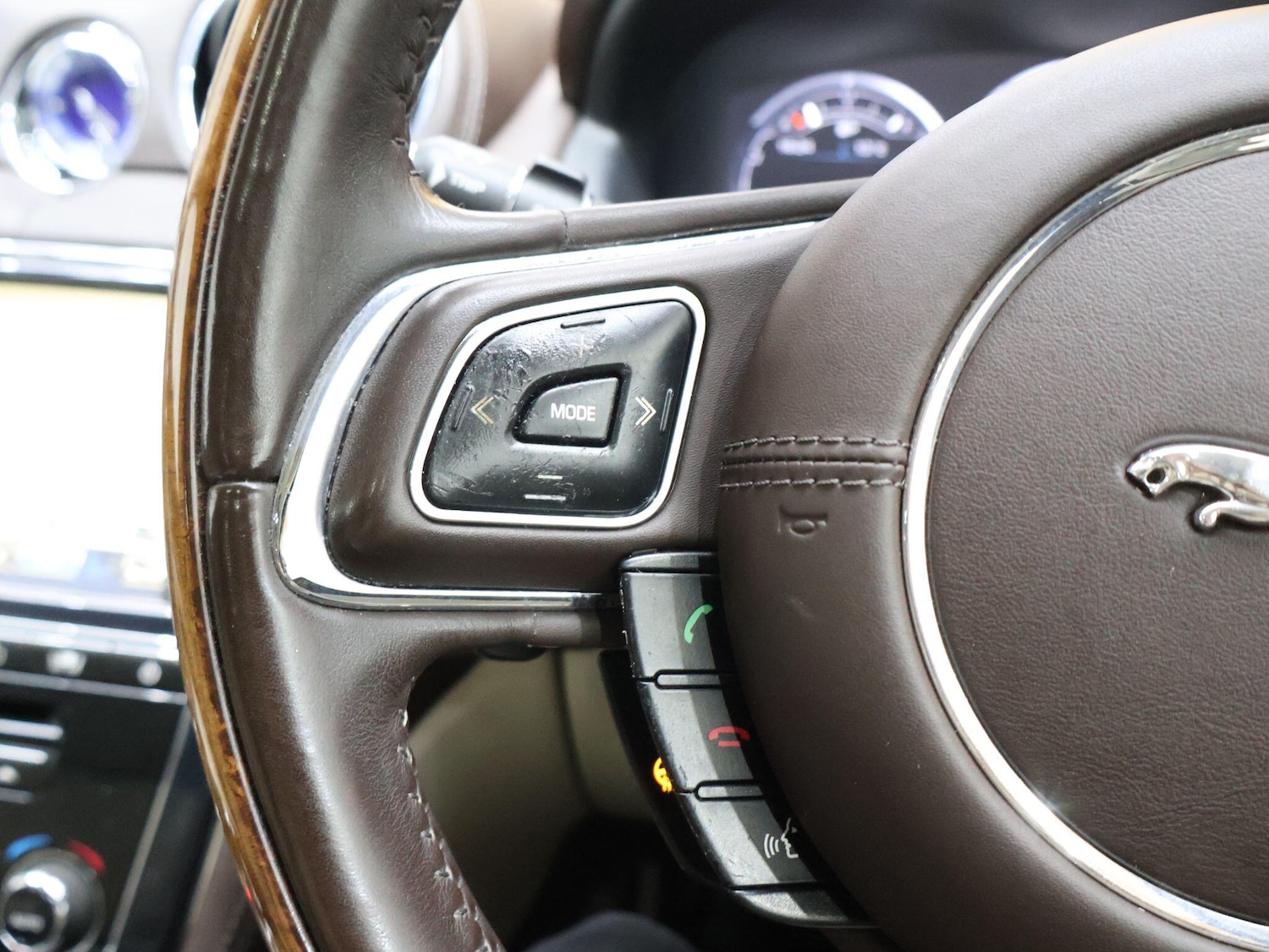 Used Jaguar XJ 2010 for sale - 76174888: Photo 32