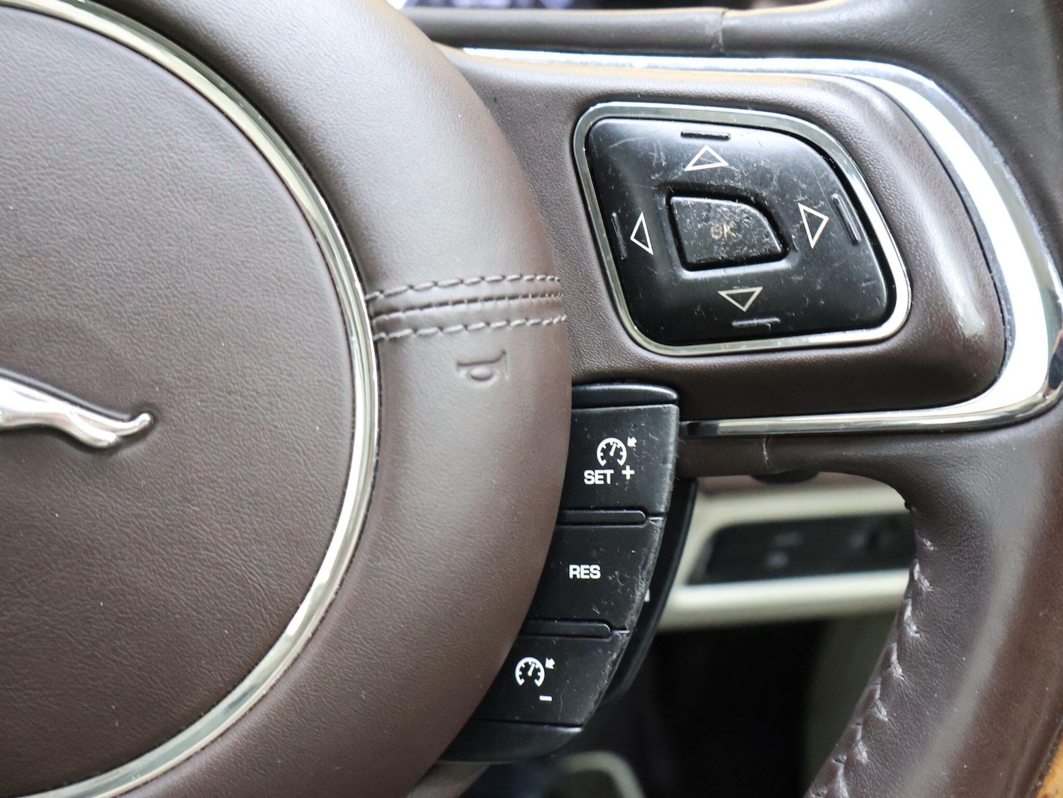 Used Jaguar XJ 2010 for sale - 76174888: Photo 33