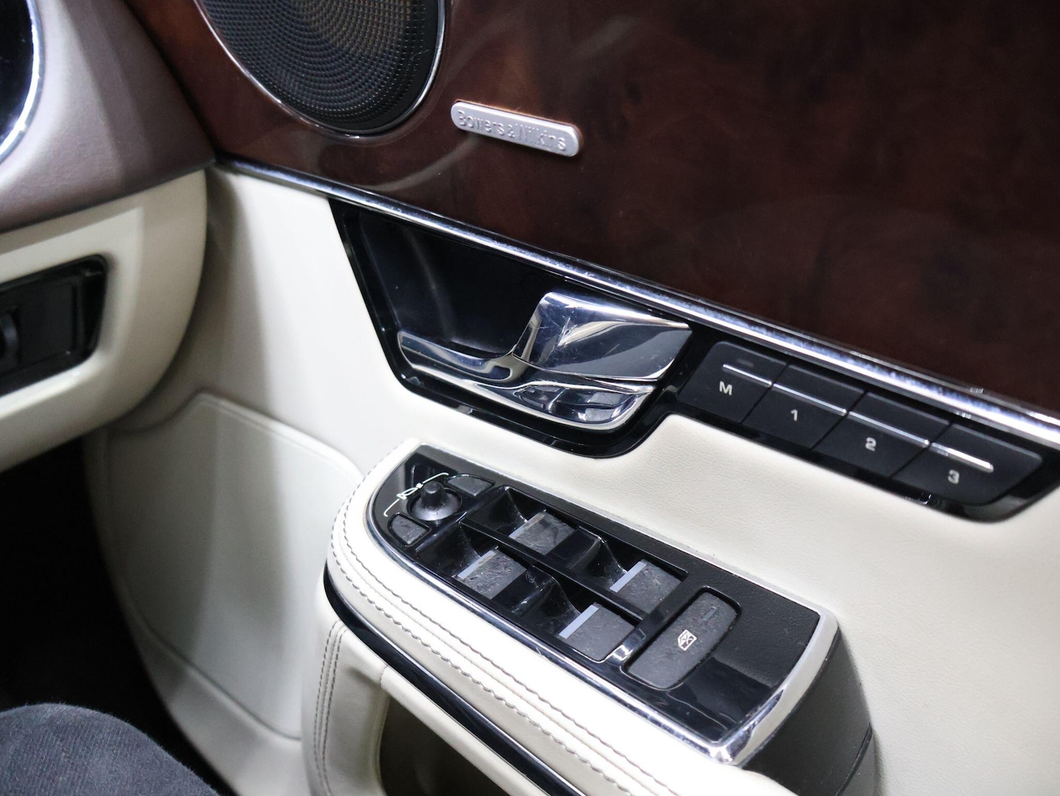 Used Jaguar XJ 2010 for sale - 76174888: Photo 40
