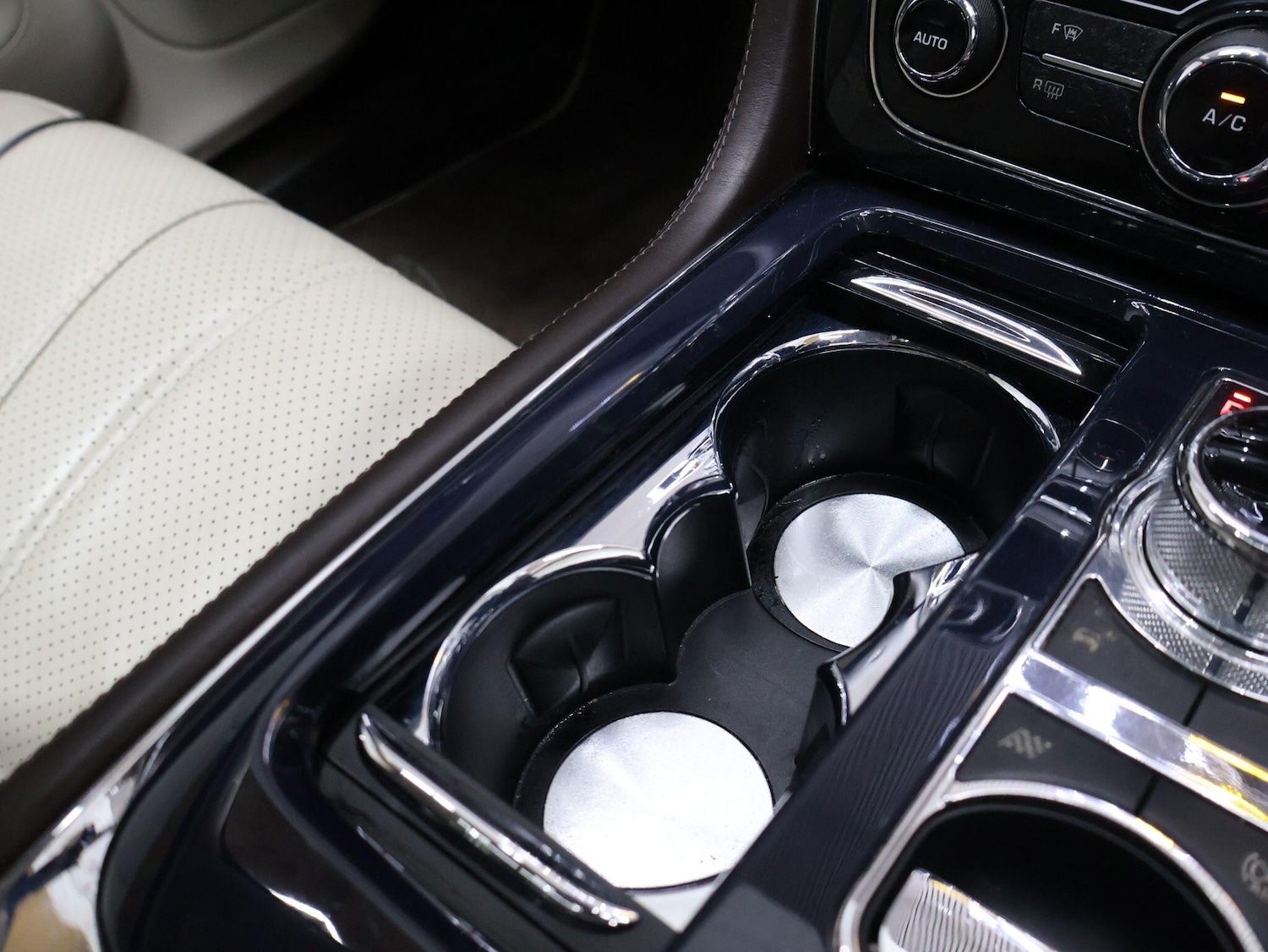 Used Jaguar XJ 2010 for sale - 76174888: Photo 51
