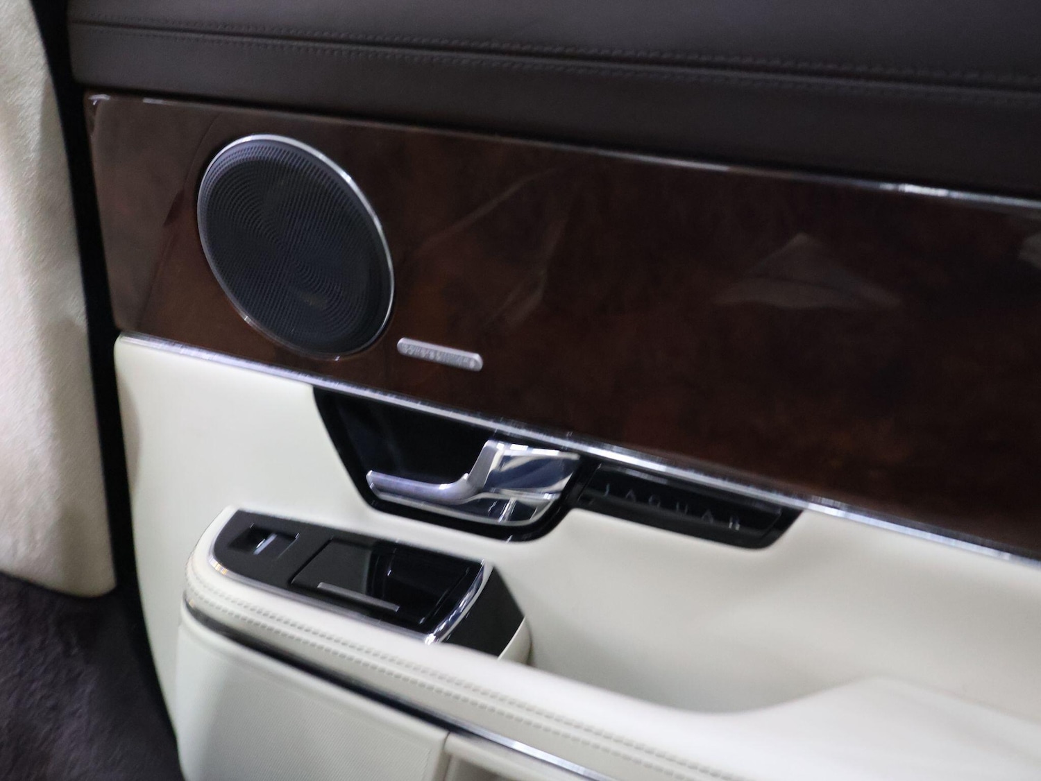 Used Jaguar XJ 2010 for sale - 76174888: Photo 61