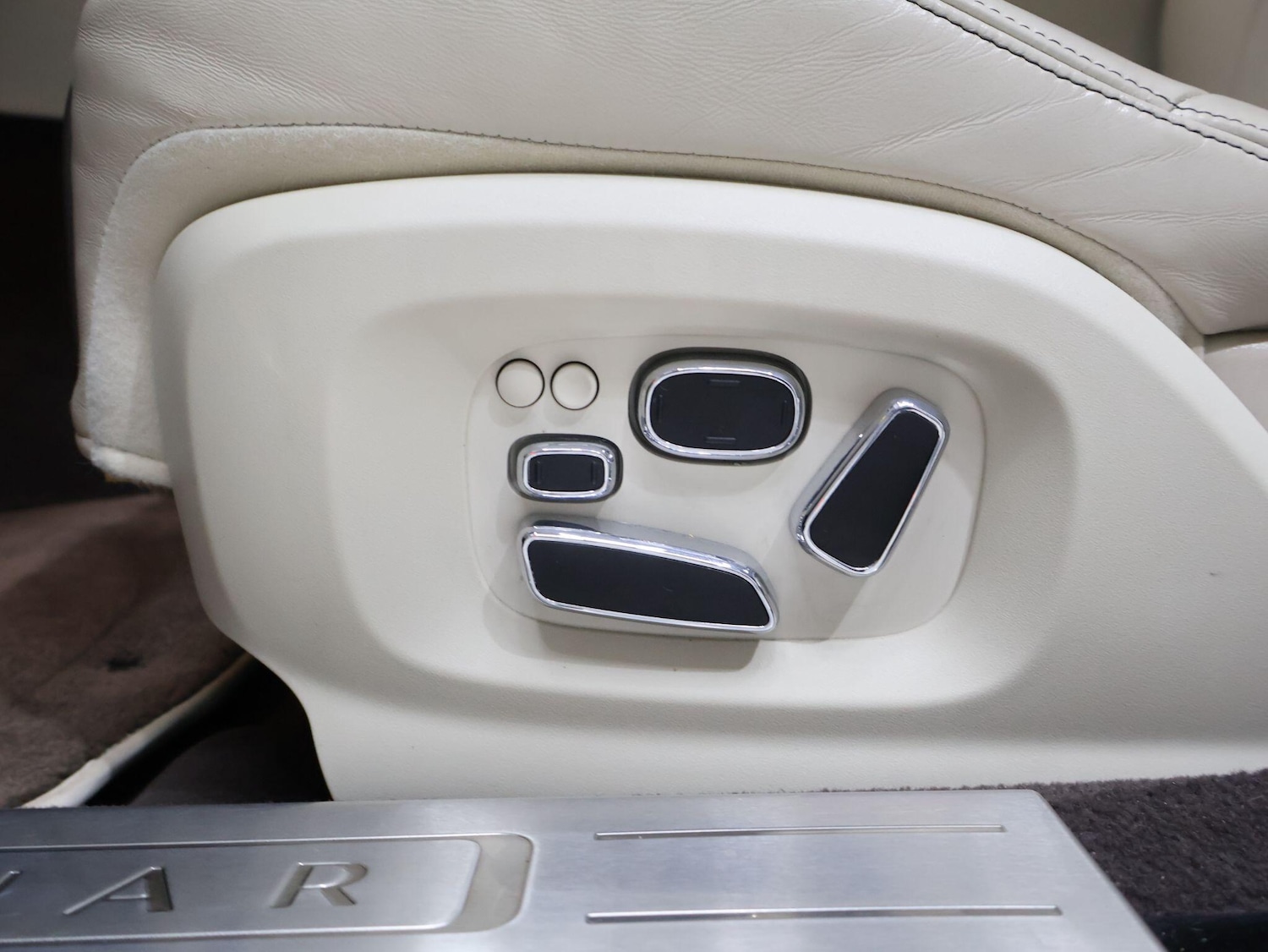 Used Jaguar XJ 2010 for sale - 76174888: Photo 64