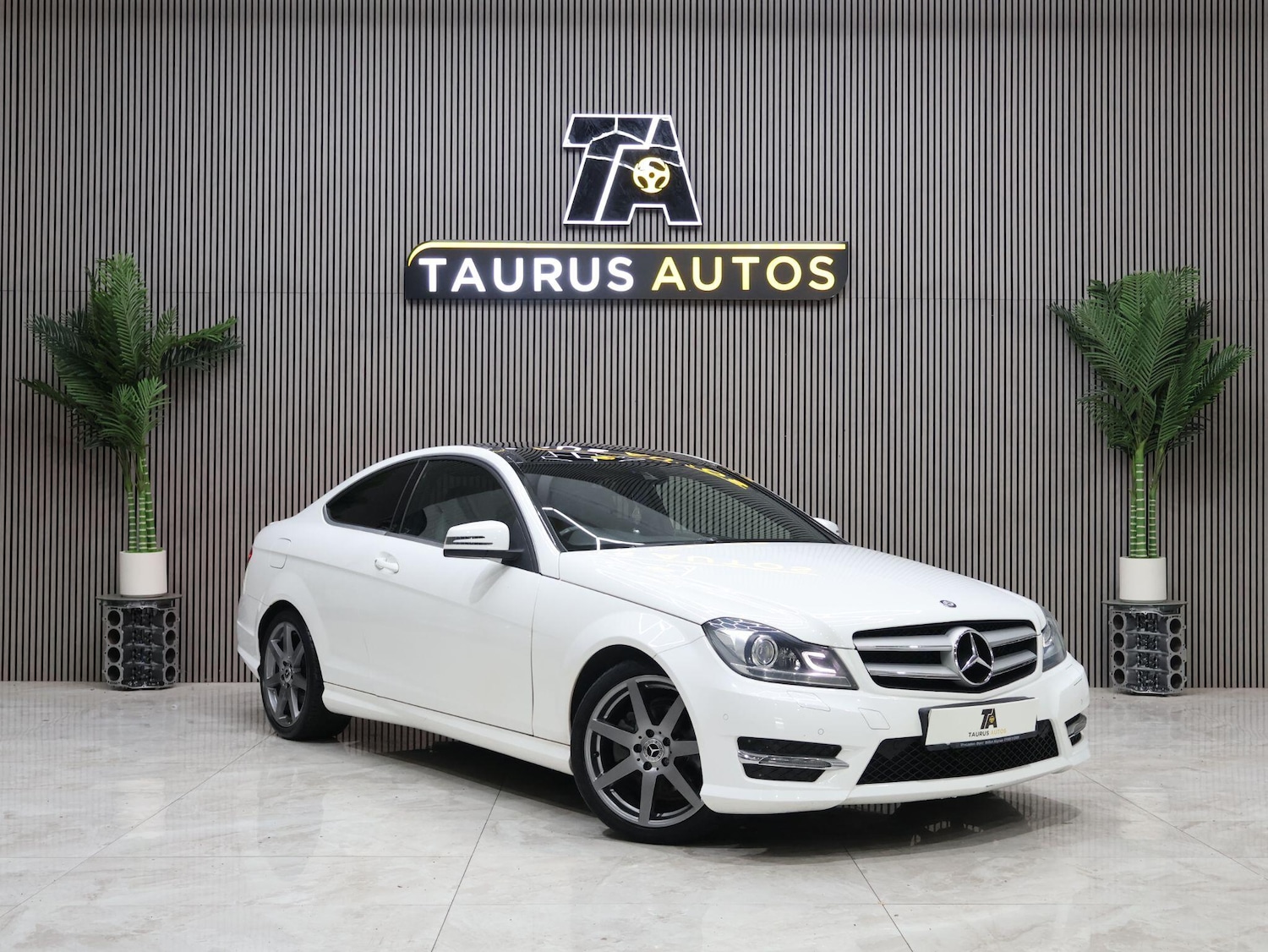 Used Mercedes-Benz C-Class 2014 for sale - 76085486: Photo 1