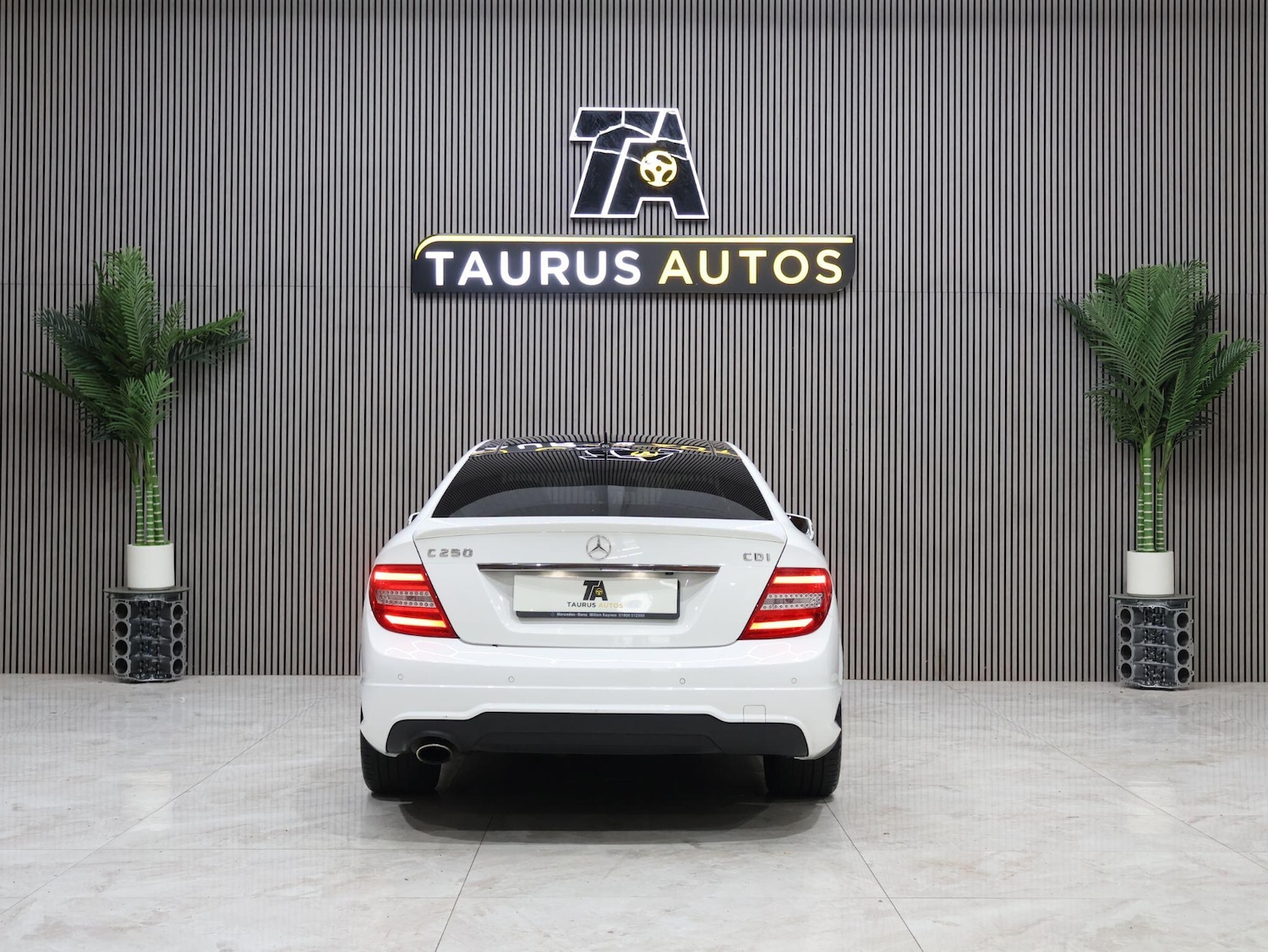 Used Mercedes-Benz C-Class 2014 for sale - 76085486: Photo 5