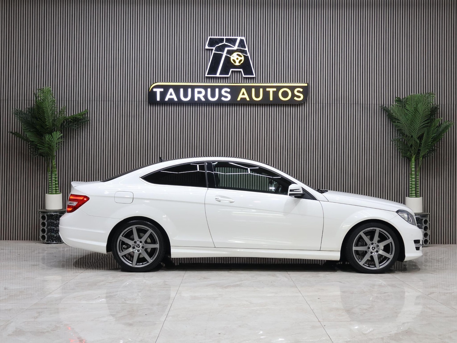 Used Mercedes-Benz C-Class 2014 for sale - 76085486: Photo 6