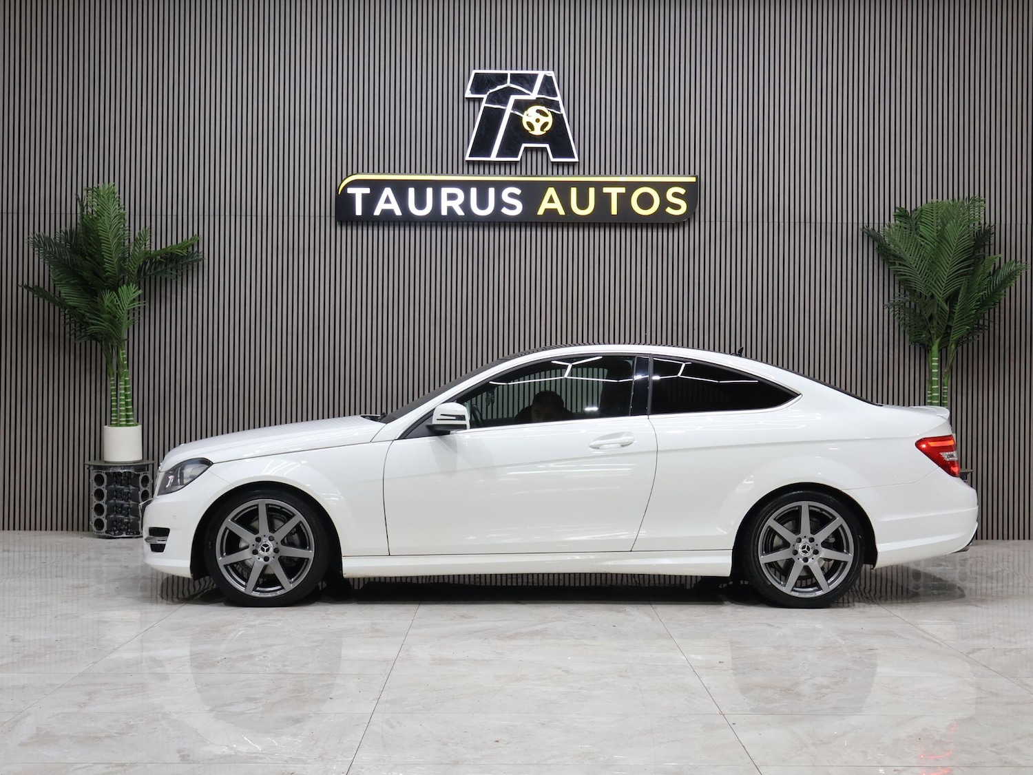 Used Mercedes-Benz C-Class 2014 for sale - 76085486: Photo 7